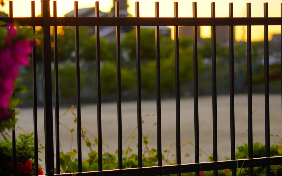 Закрытая территория и видеонаблюдение